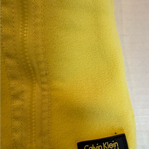 Calvin Klein Vibrant Yellow Fleece Active Vest Size Medium Performance - Picture 2 of 7